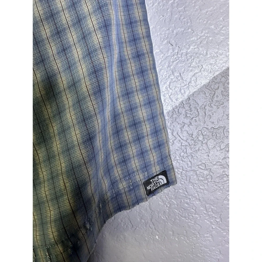 The North Face Mens Worn Plaid Striped Button Up Shirt Size Medium Zipper Pocket